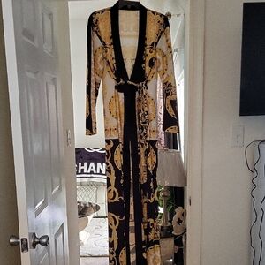 Elegant Black and Gold VERSACE Patterned (Long)Robe Med/w Pockets